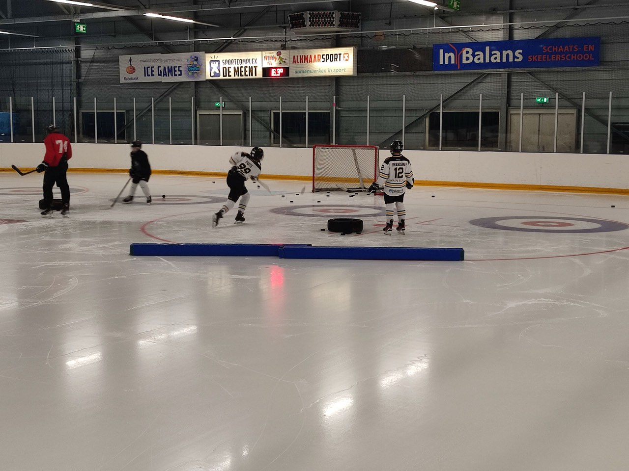 Training op het ijs in De Meent