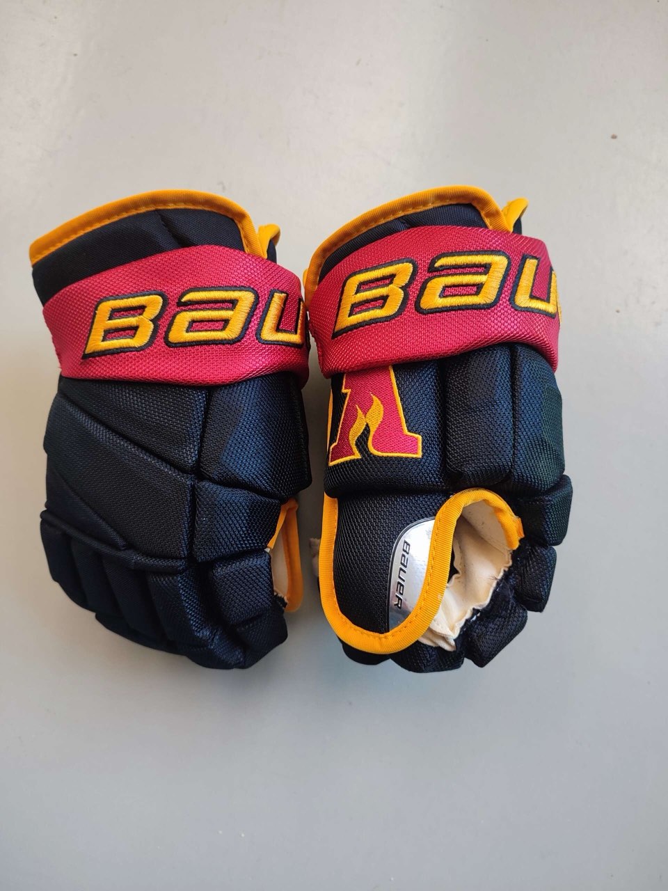 Clubhandschoenen met het Flames-embleem